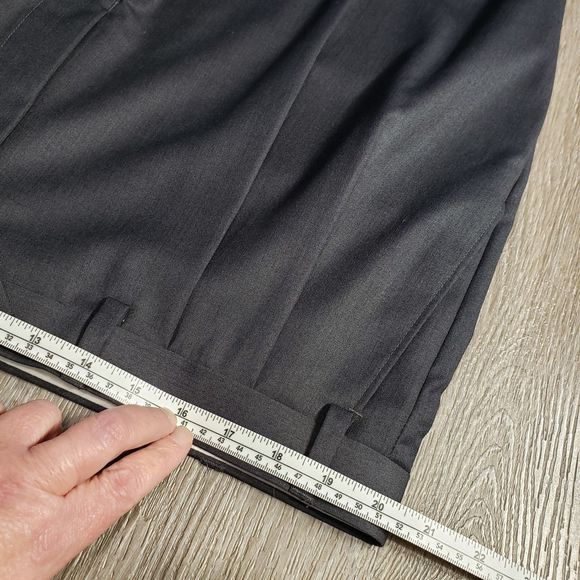 Lauren Ralph Lauren Dark Gray Cuffed, Pleated Mens Dress Slacks Size 40 W x 30 L - Picture 11 of 12
